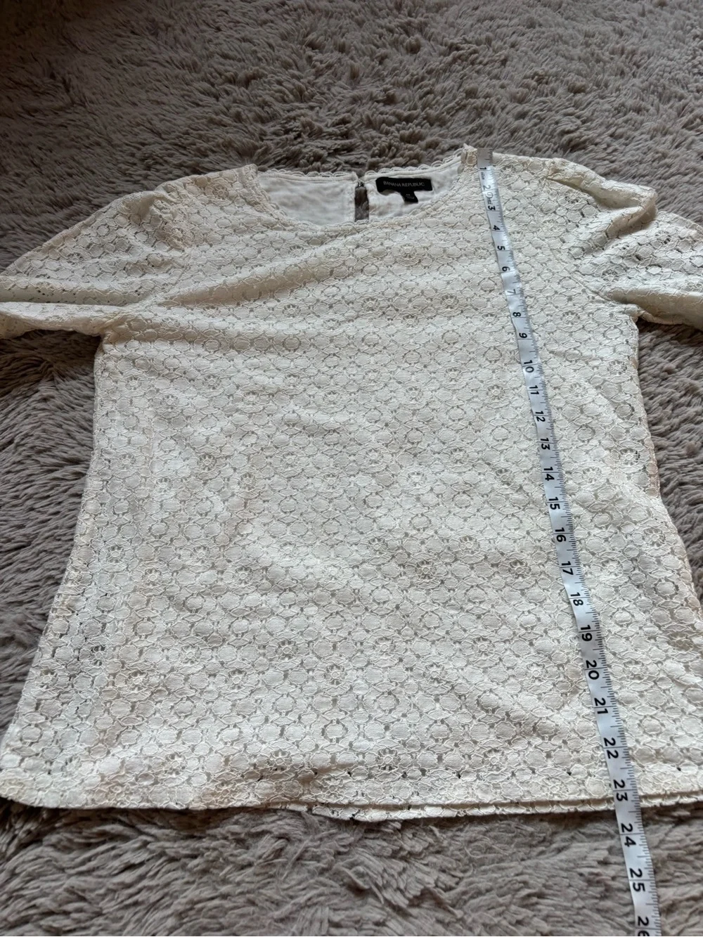 Banana Republic Off white lace Blouse with Bell Sleeve size Medium